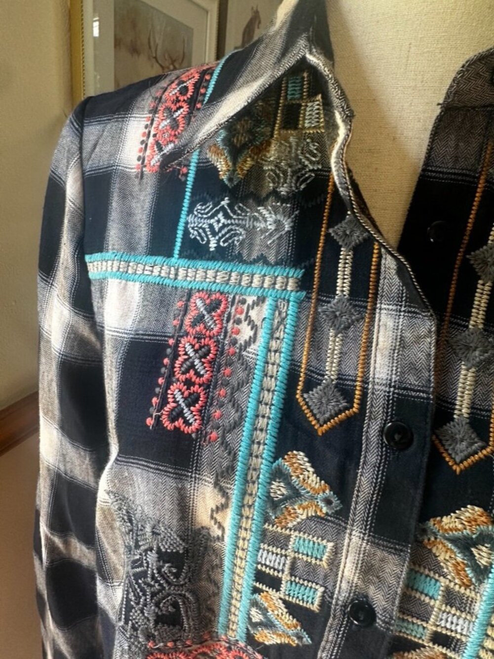 Paparazzi Button Down Blouse, Velvet Back with Embroidery, Like New, Women's L - Picture 6 of 15